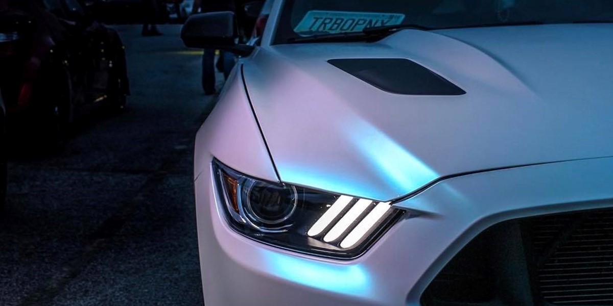 K75552 Aurora Pearl Cast Vehicle Wrap (1)